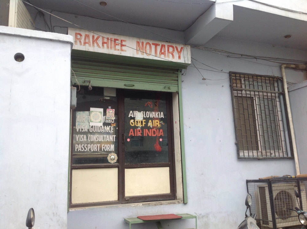 Advocate Rakhi Ahuja Notary