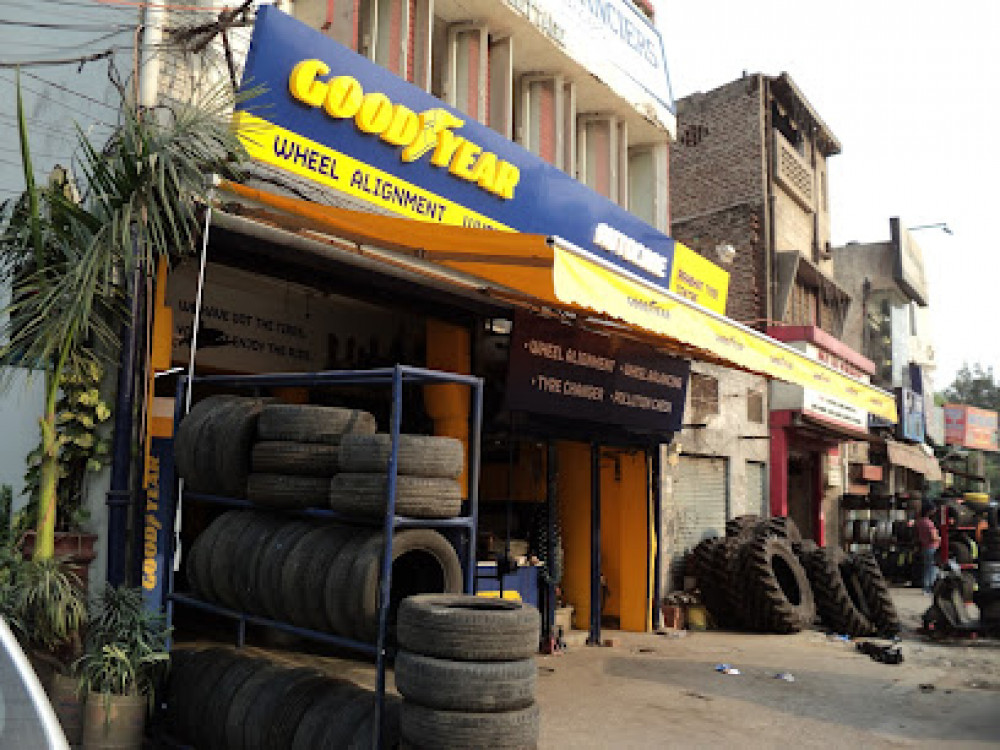 Prabhat Tyre Centre