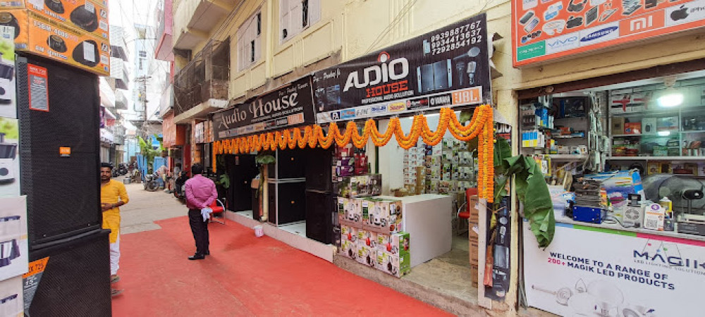 AUDIO HOUSE