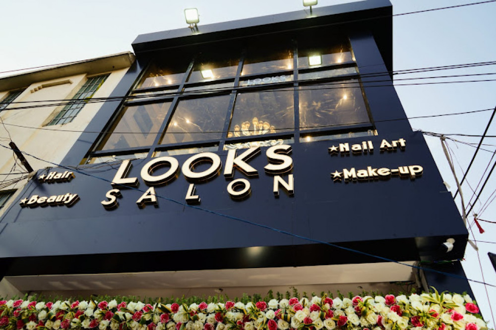 Looks Salon