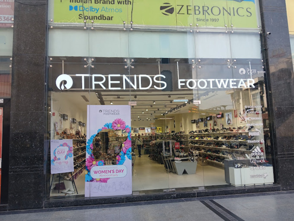 TRENDS FOOTWEAR