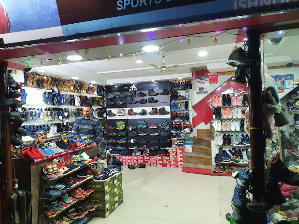 Manali Shoe Palace