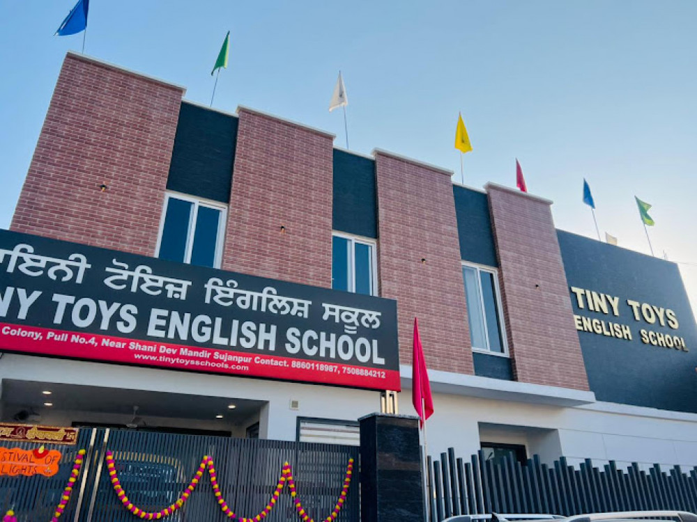 Tiny Toys English School