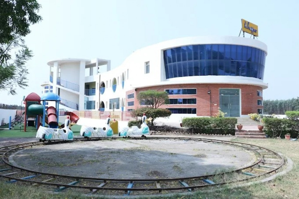 Hopper International Smart School