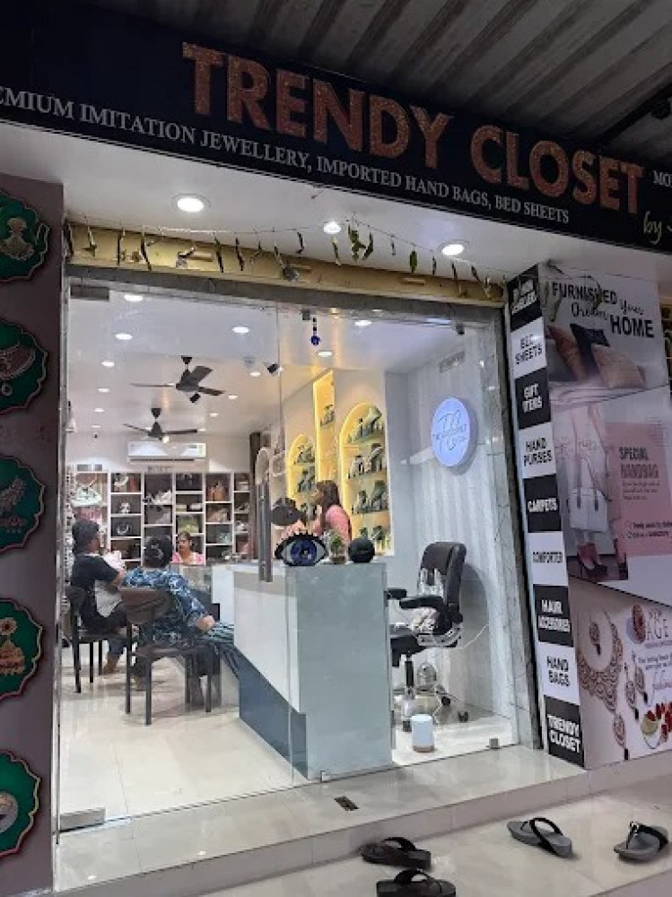 Trendy Closet