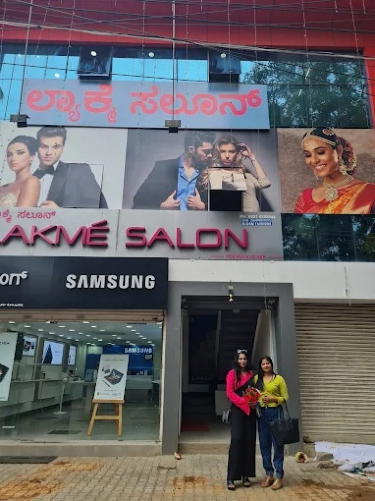 Lakme Salon Unisex Salon