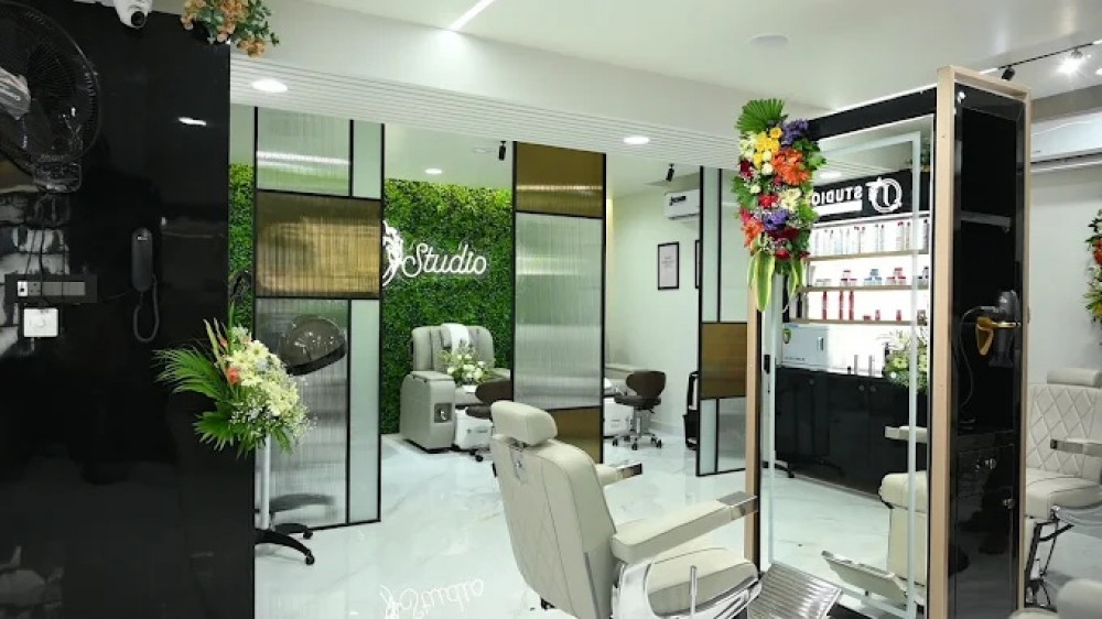 J STUDIO LUXURY BEAUTY STUDIO
