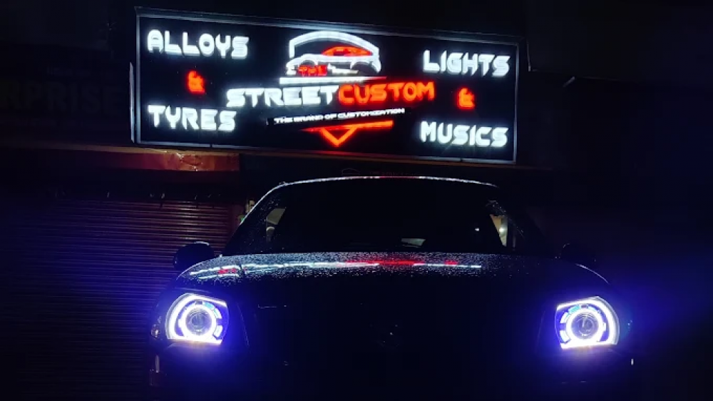 THE STREET CUSTOM