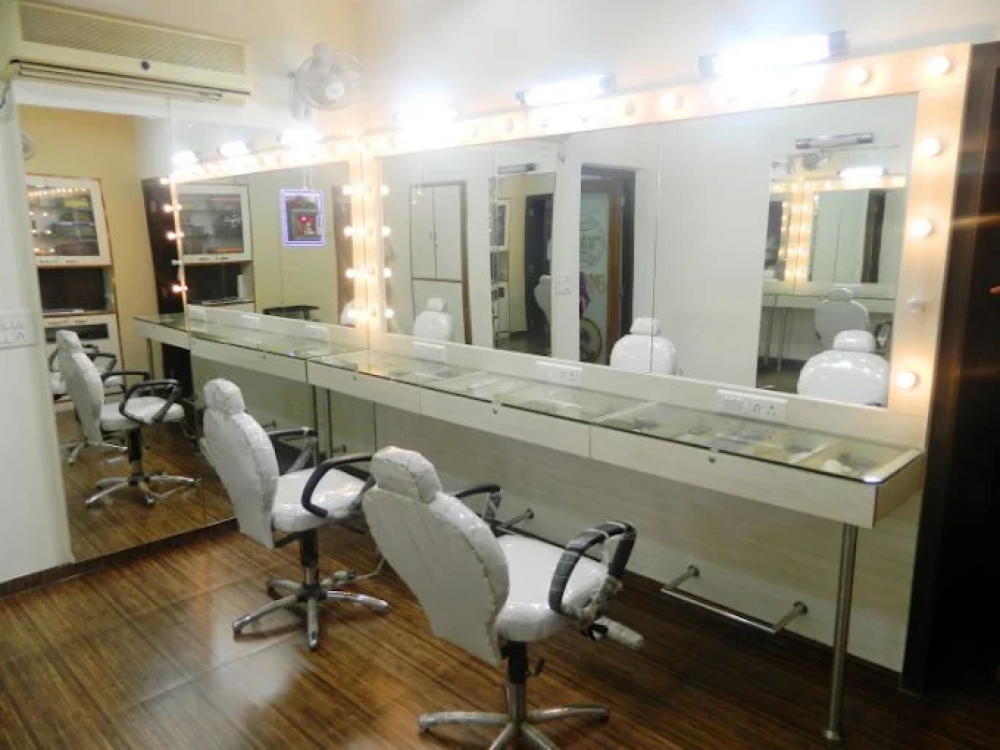 Kalgi Salon And Academy