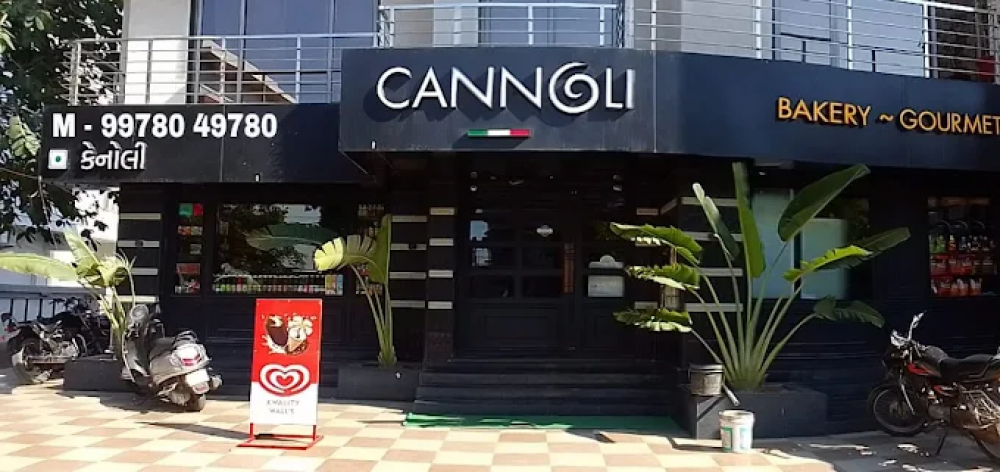 Cannoli Bakery & Gourmet