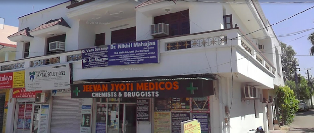 Dr Nikhil Mahajan